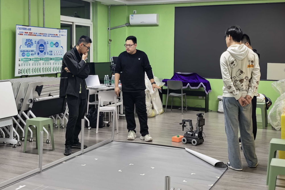 AI Innovation Robotics Team from Bochuan College Wins National Competition Awards