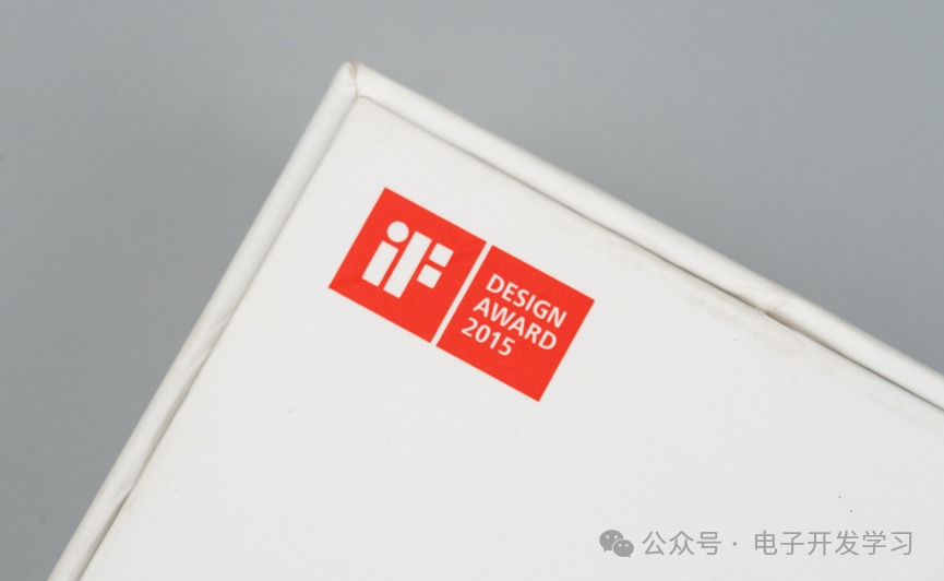 Disassembly of the Vintage Xiaomi First-Generation Bluetooth Headset: A 2014 Red Dot Award Product, Completely Dismantled!