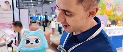 A 9-Person Team Crosses Over to AI Hardware: Has a More Lifelike Domestic Companion Robot than LOVOT Emerged?
