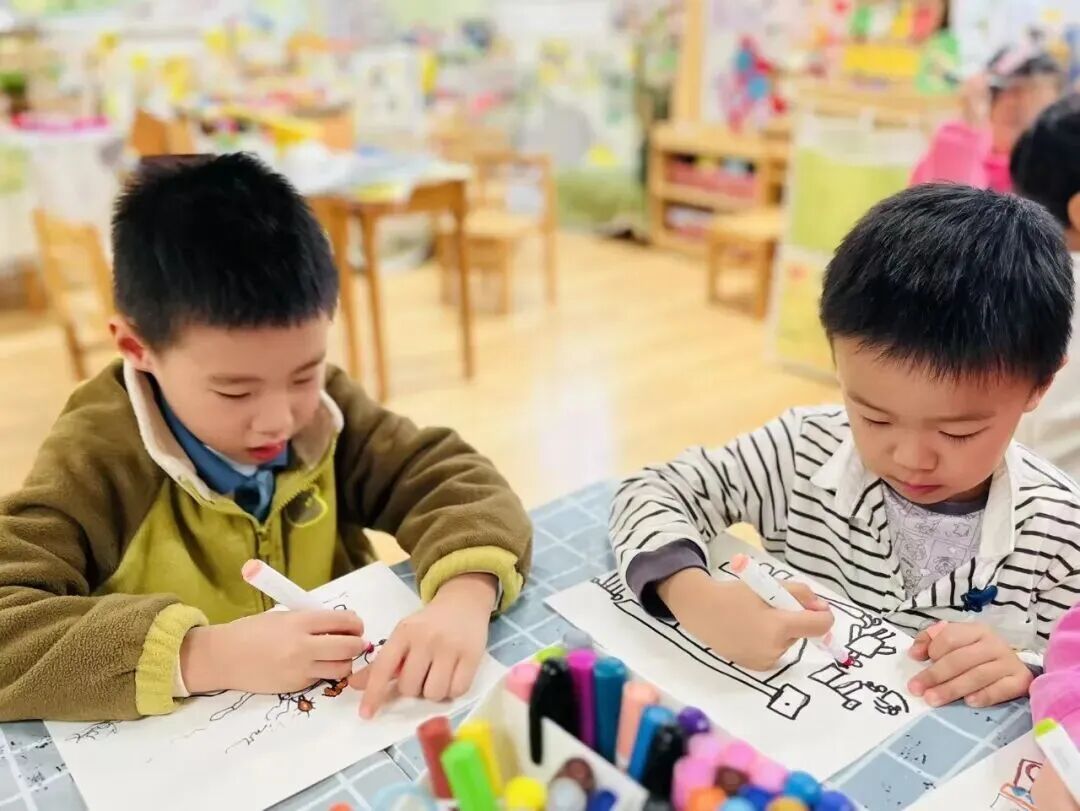 A Mysterious Companion Appears in Kindergarten! Did AI Robots Stump the Children?