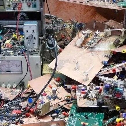 A Look at the Workspaces of Embedded Engineers