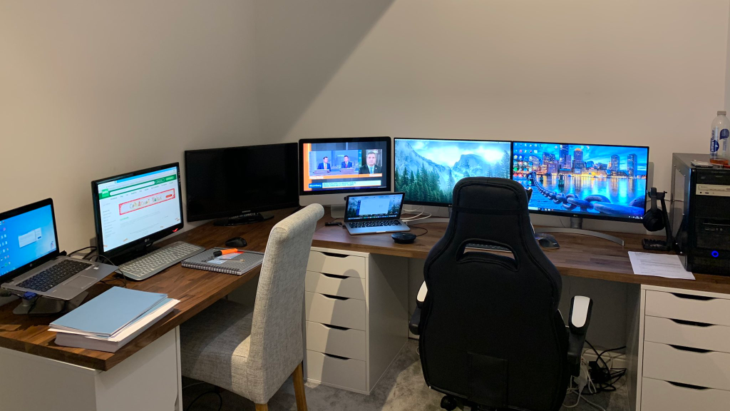 A Look at the Workspaces of Embedded Engineers