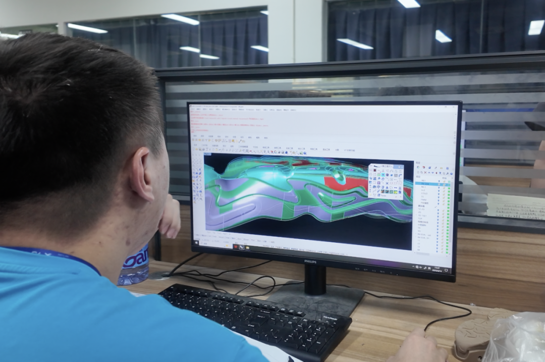 Collaborative Innovation in Metal 3D Printing: Shaping Flexible Production in Shoe Molds