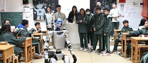 Technology Illuminates the Future (Part 1) | When Robots Enter the Classroom, Students Begin Their Journey of Exploring Artificial Intelligence