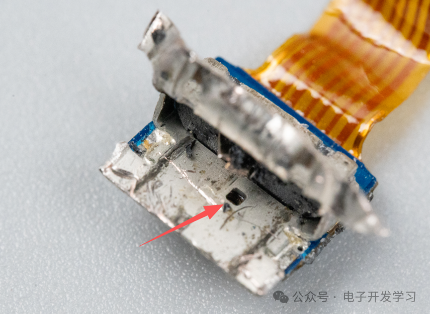 Disassembly of the Vintage Xiaomi First-Generation Bluetooth Headset: A 2014 Red Dot Award Product, Completely Dismantled!
