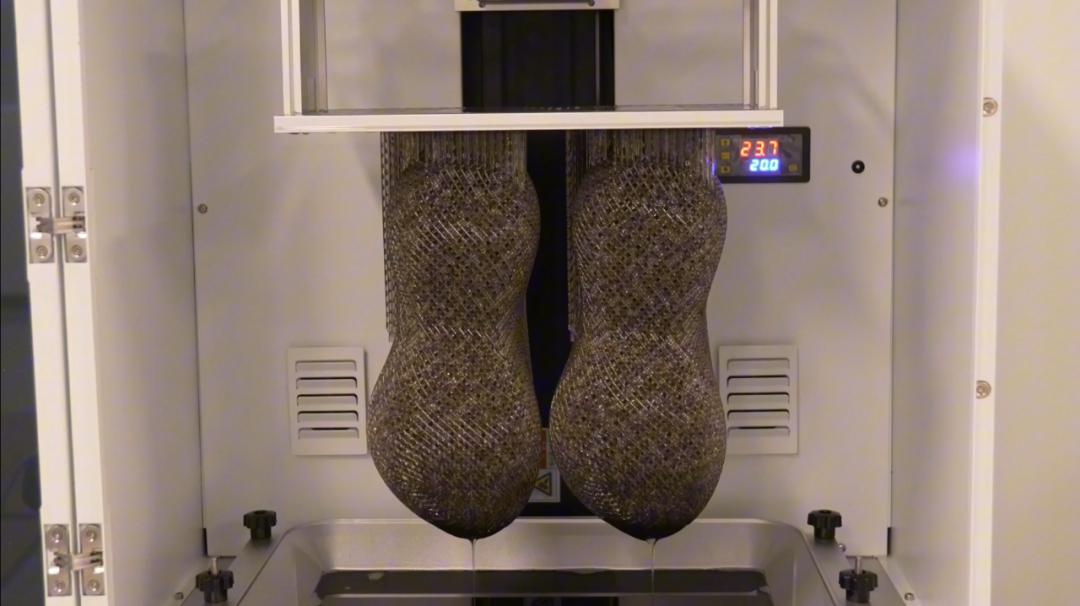 Single-Component Elastic Resin Can Do It! A New Company Emerges in the 3D Printing Shoe Sector