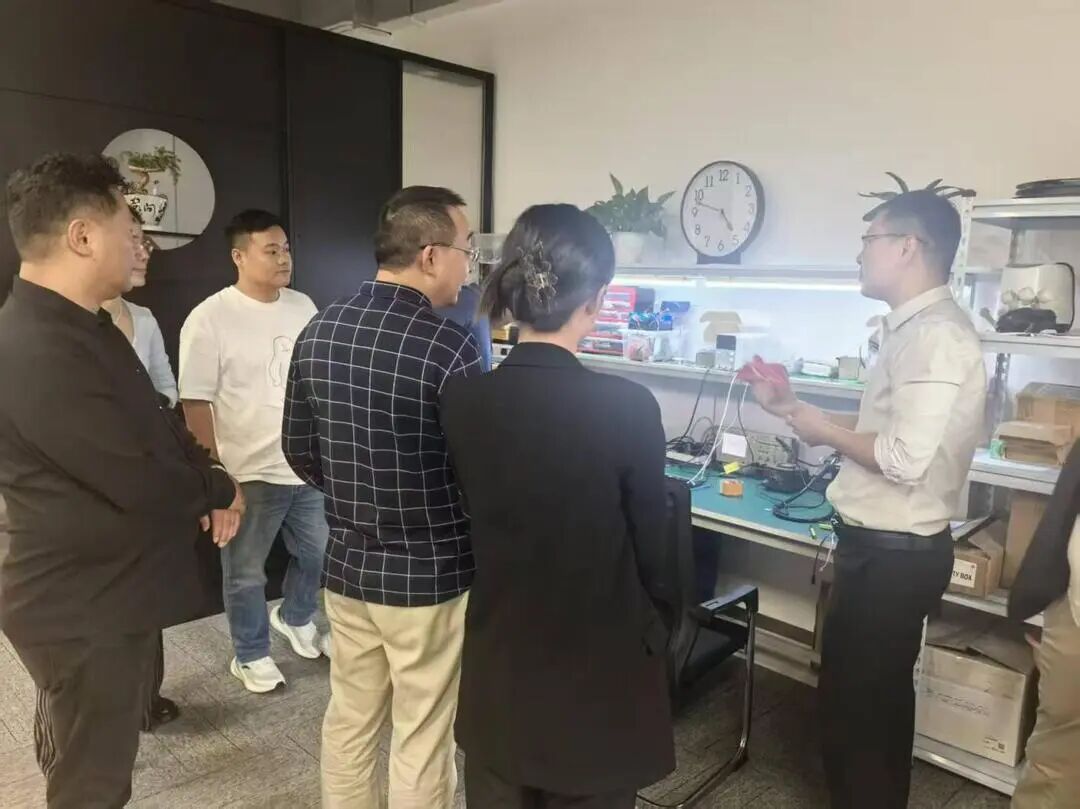 Fifth Session Class Visits Xinyuchuang Technology: Unlocking Chip + Practical Insights into Consumer Electronics