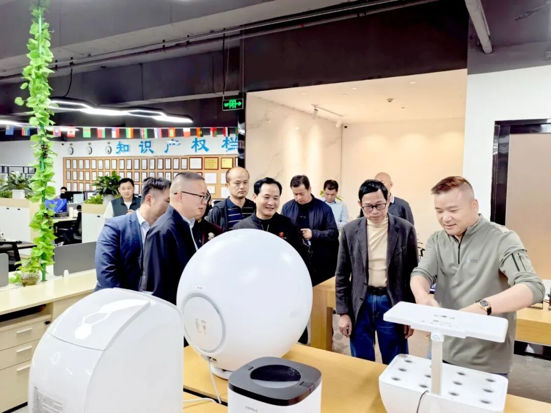Shenzhen Hubei Chamber of Commerce Visits Weitas Intelligent Technology to Discuss AIoT Industry Innovation and Development
