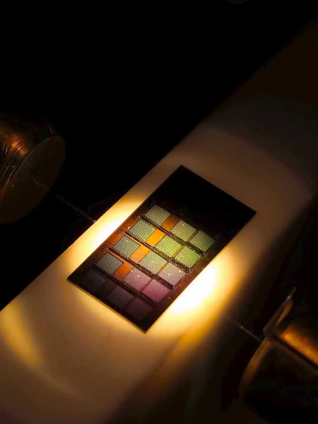 They Break Through Chip Manufacturing Bottlenecks, Creating a Photonic 'Magic Palette' with 100% Yield in Nonlinear Optical Processes