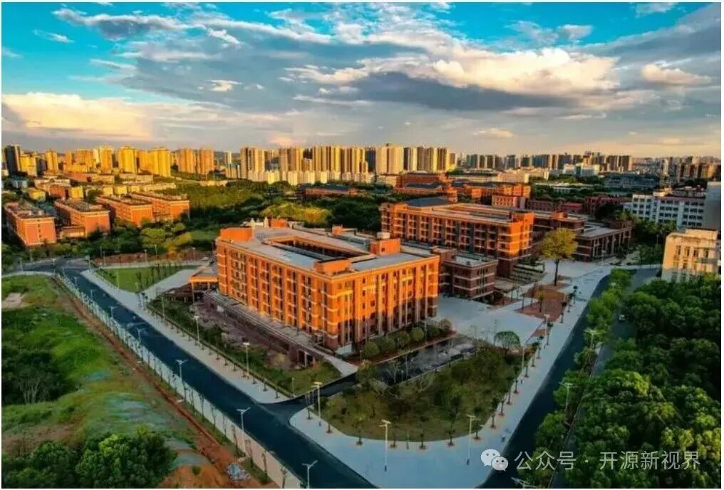 The Development Gap Among Four Graduates from Hunan University of Technology's Computer Science Program After Seven Years