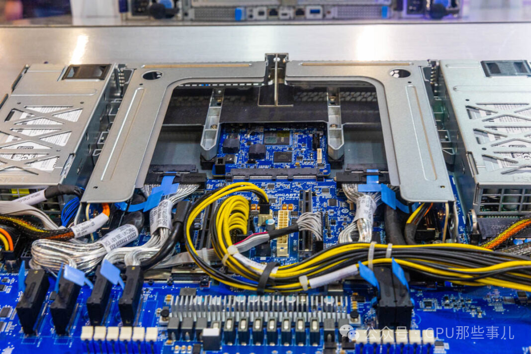 Gigabyte AmpereOne M Platform Arm Server R1A3-T40