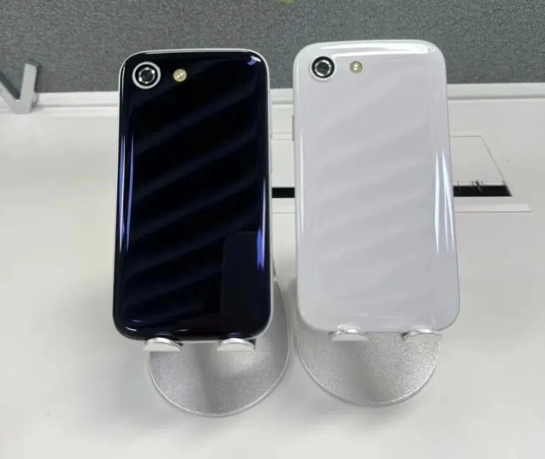 The New Prototype of the Blackberry Q27 Has Arrived