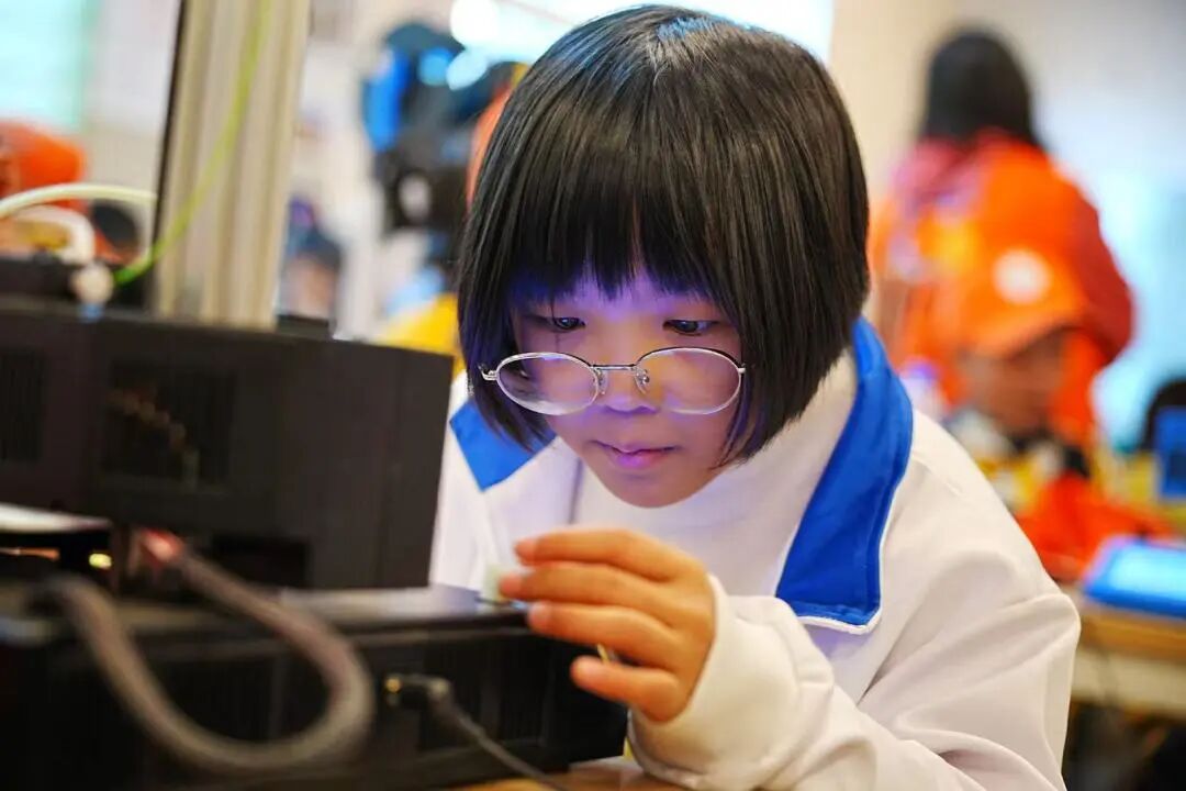Decoding 3D Printing: Encountering an Intelligent Future