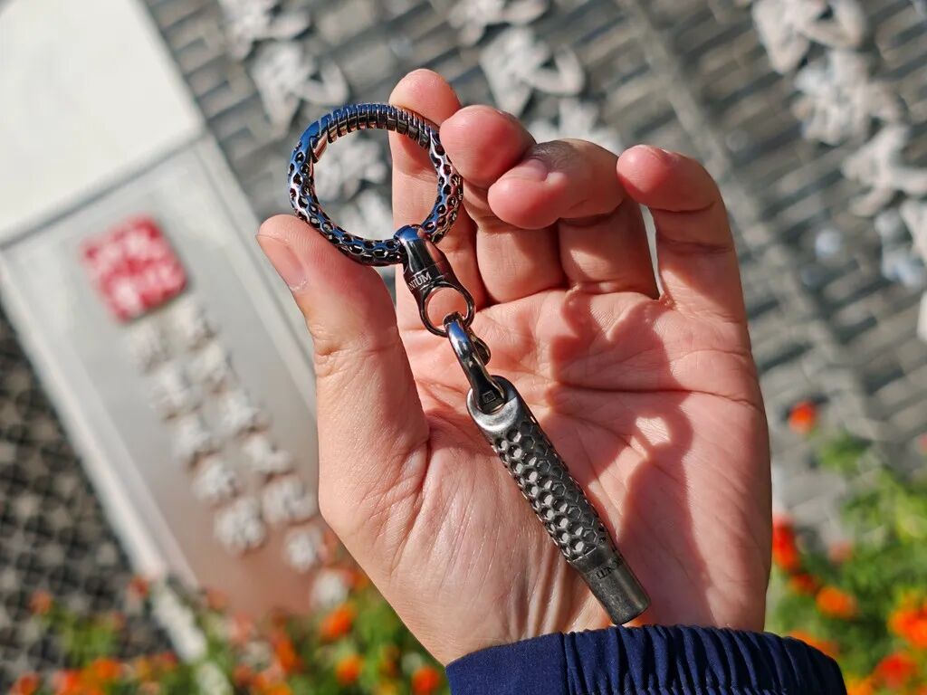 3D Printing with Apple-Origin Titanium Powder! FEGVE Titanium Alloy Keychain and Whistle Experience