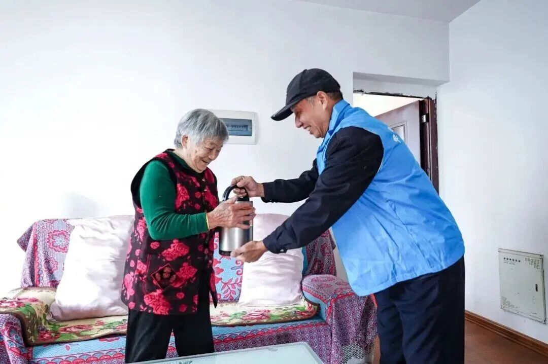 Longshan Community in Anwen Street: Embedded Services Weave a Safety Net for Livelihoods, Upgrading Happiness at Home