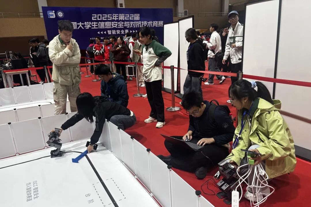 AI Innovation Robotics Team from Bochuan College Wins National Competition Awards