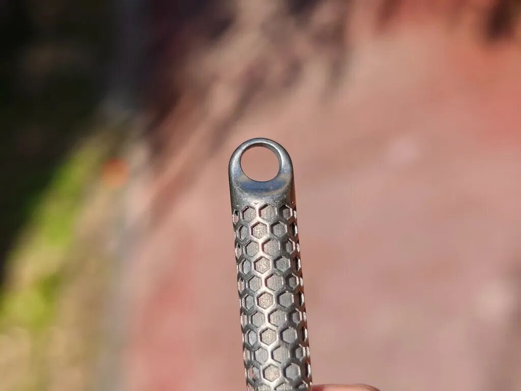 3D Printing with Apple-Origin Titanium Powder! FEGVE Titanium Alloy Keychain and Whistle Experience