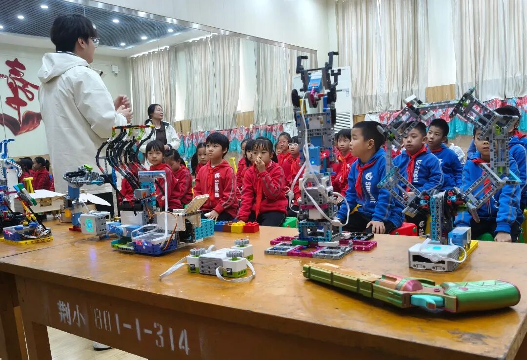 Cultivating a Bright Future: Class-Based Curriculum on AI Robotics
