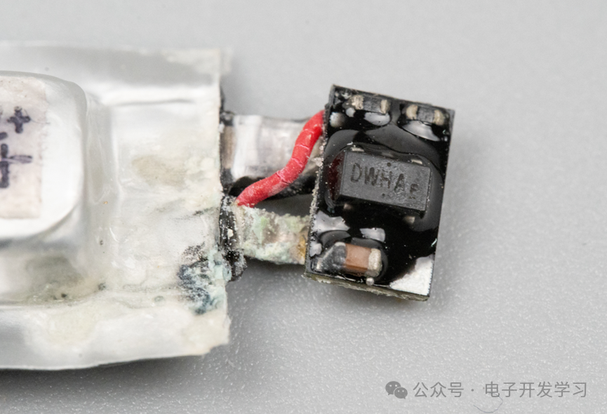 Disassembly of the Vintage Xiaomi First-Generation Bluetooth Headset: A 2014 Red Dot Award Product, Completely Dismantled!