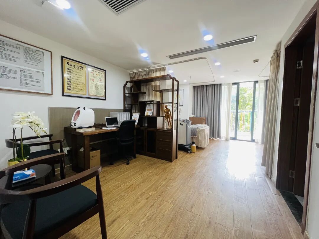 Innovative Elderly Care Technologies: AI Photo Albums, Smart Tongue Diagnosis, and Moxibustion Machines Available at Your Doorstep!