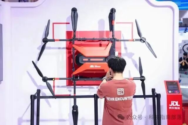 The Revolution of Unmanned Delivery: Is Liu Qiangdong's "Robot Utopia" a Blessing or a Curse?