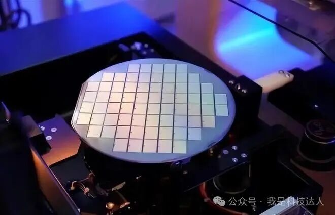Key Breakthrough! The First Domestic 12-Inch Silicon Photonic Chip Wafer Platform Goes Live, Lighting Up a New Era for 'Photon Chips'