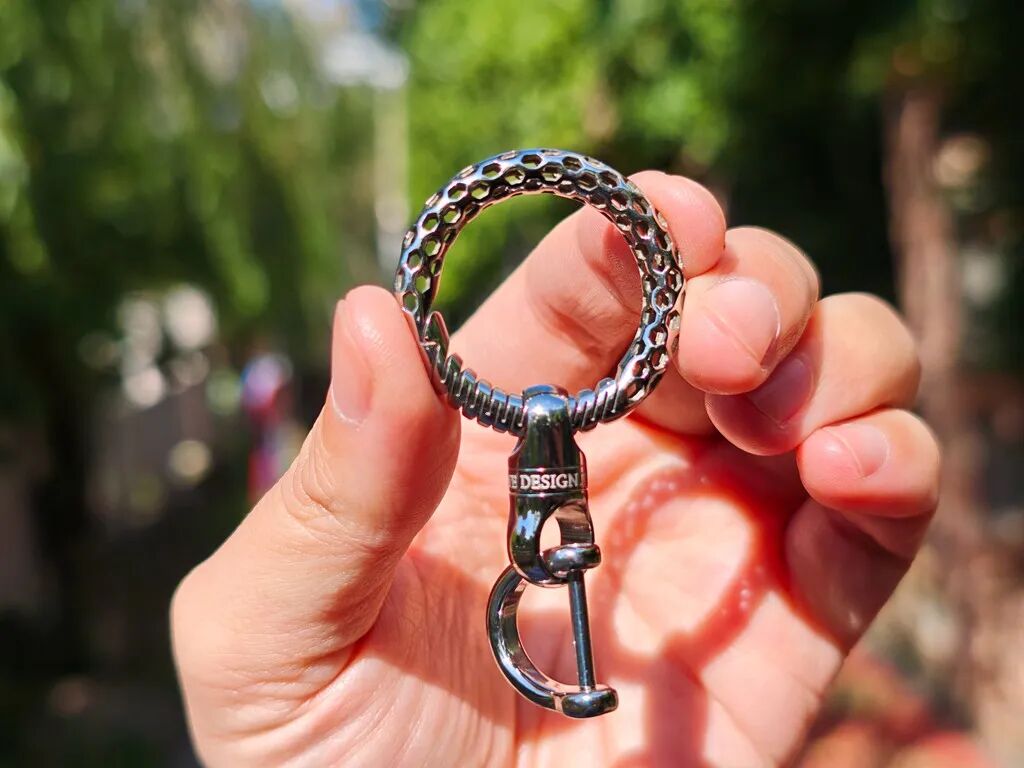 3D Printing with Apple-Origin Titanium Powder! FEGVE Titanium Alloy Keychain and Whistle Experience