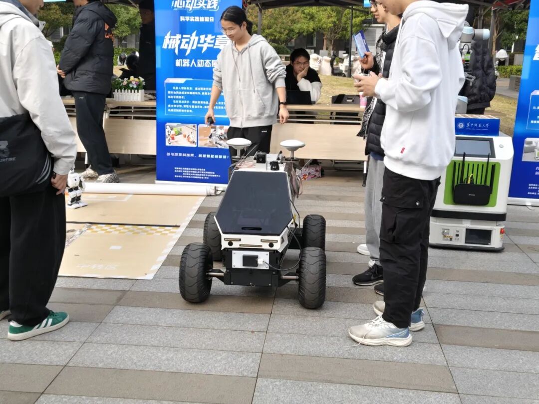 A Fascinating Journey of IoT "Device Competition": Launching an Immersive Robotics Practical Class