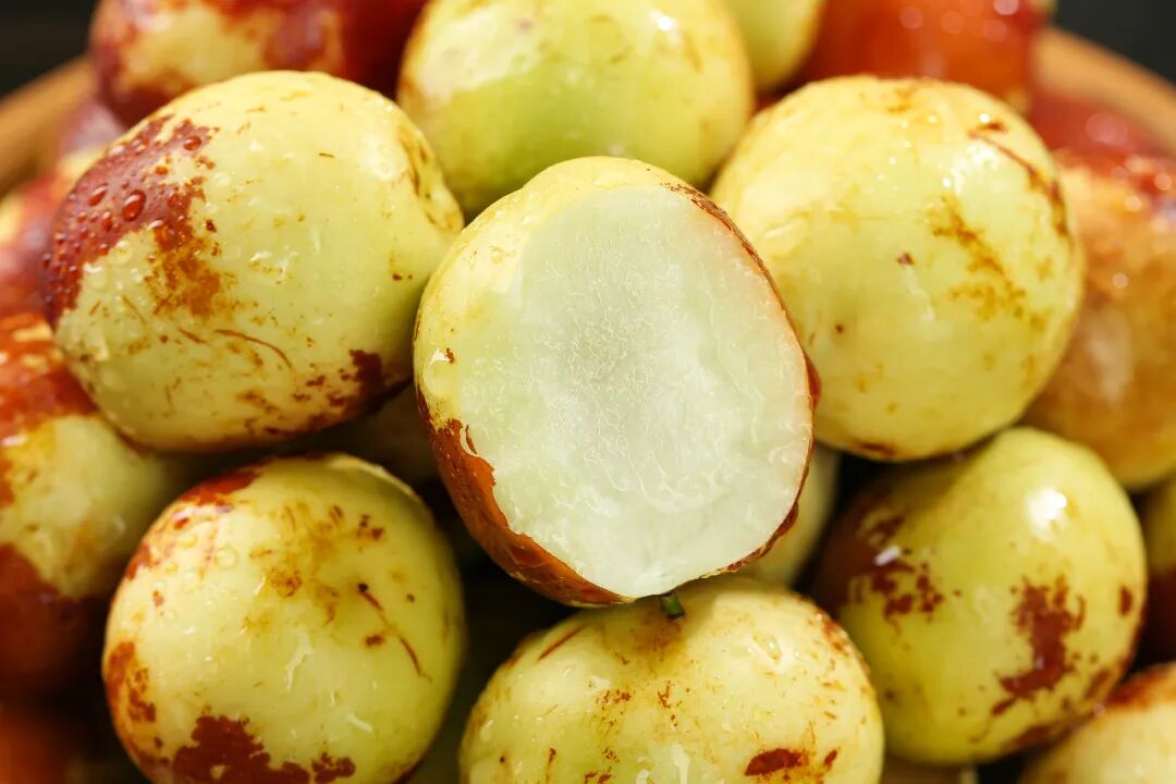 The Hidden Benefits of Winter Jujube: 60 Times More Vitamin C than Apples, Aids Sleep, Heart Health, and Digestion