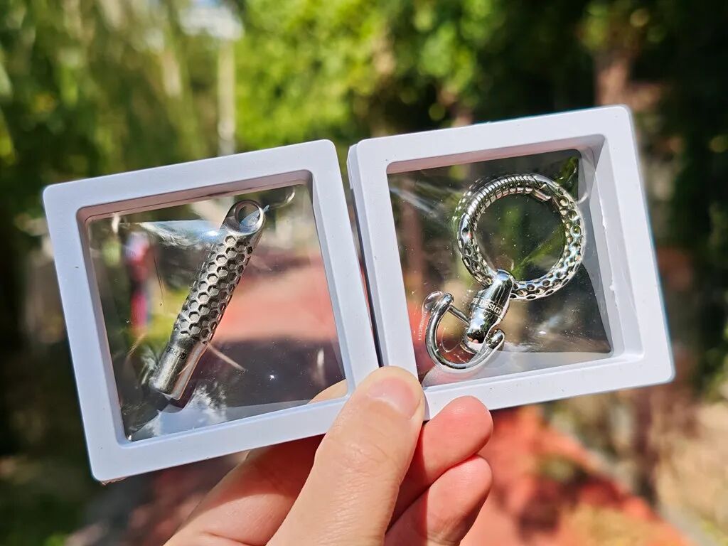 3D Printing with Apple-Origin Titanium Powder! FEGVE Titanium Alloy Keychain and Whistle Experience
