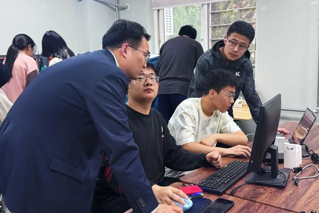 AI Innovation Robotics Team from Bochuan College Wins National Competition Awards