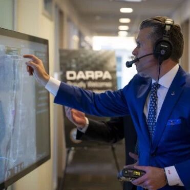 Briefing | Finger Flight: U.S. Defense Secretary Remotely Operates Black Hawk Helicopter via Touchscreen