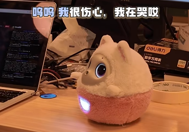 A 9-Person Team Crosses Over to AI Hardware: Has a More Lifelike Domestic Companion Robot than LOVOT Emerged?