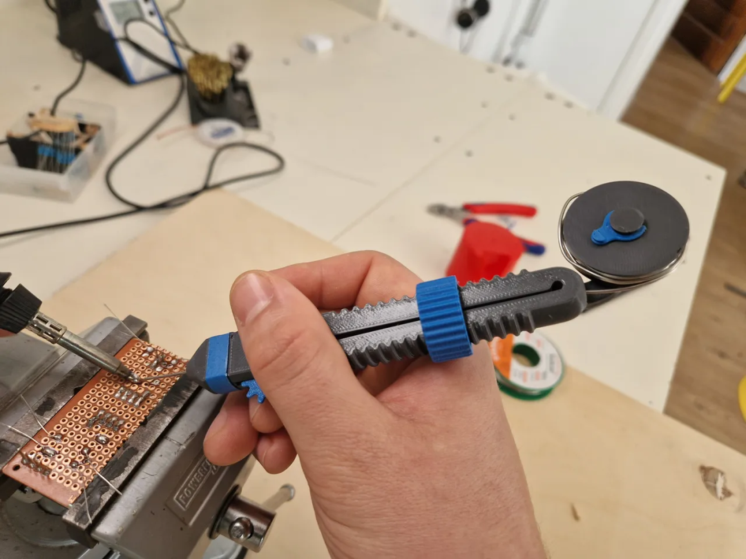 Soldering Enthusiasts, This Fully 3D Printed Solder Reel is Really Useful