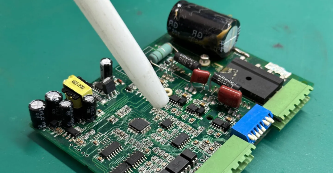 Using the Wrong Cleaning Agent Turns Circuit Boards into Scrap Metal! Repair Technicians Regret It Deeply!